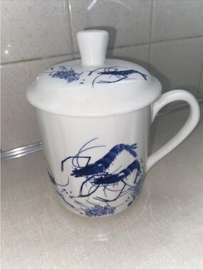 VTG Shrimp Motif Bone China Coffee tea Mugs With Lid White Blue